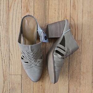NWT Universal Thread Taupe Woven Mules - Size 11 Wide